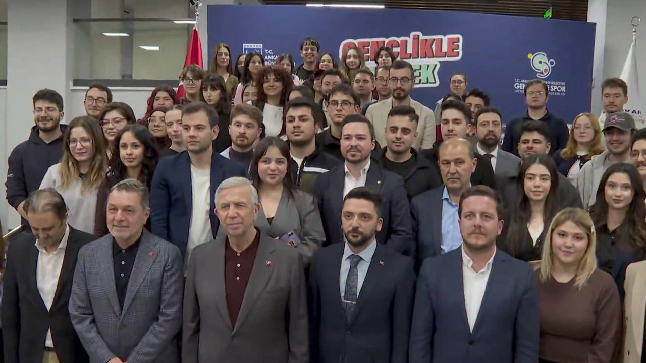 Mansur Yavaş gençlerle iftarda buluştu