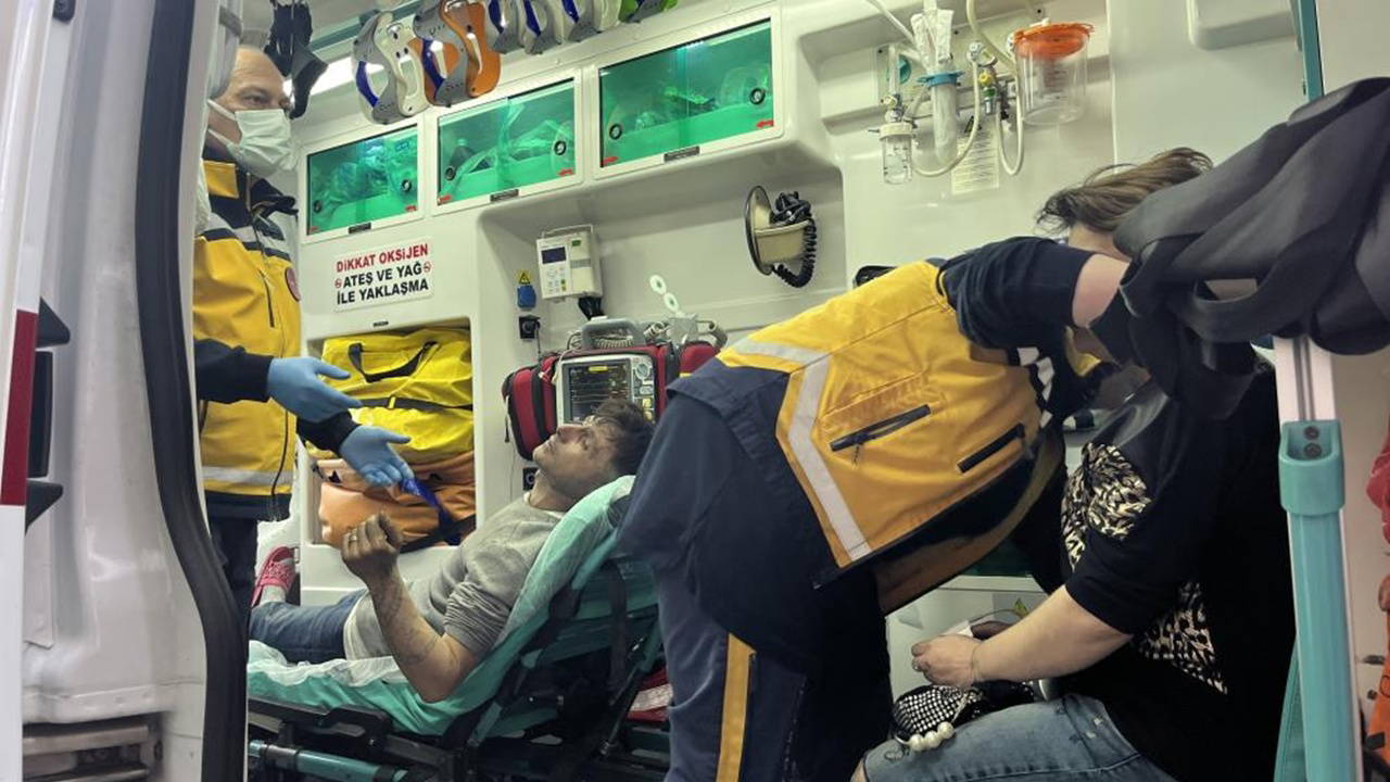 Kedilerini yangından kurtarmak isteyen çift, dumandan etkilendi