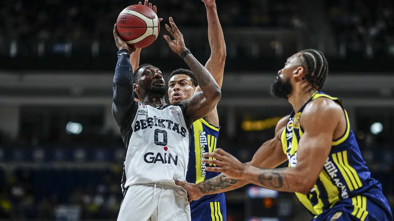 Fenerbahçe Beko'ya şans tanımadı: Potadaki derbide kazanan Beşiktaş GAİN!