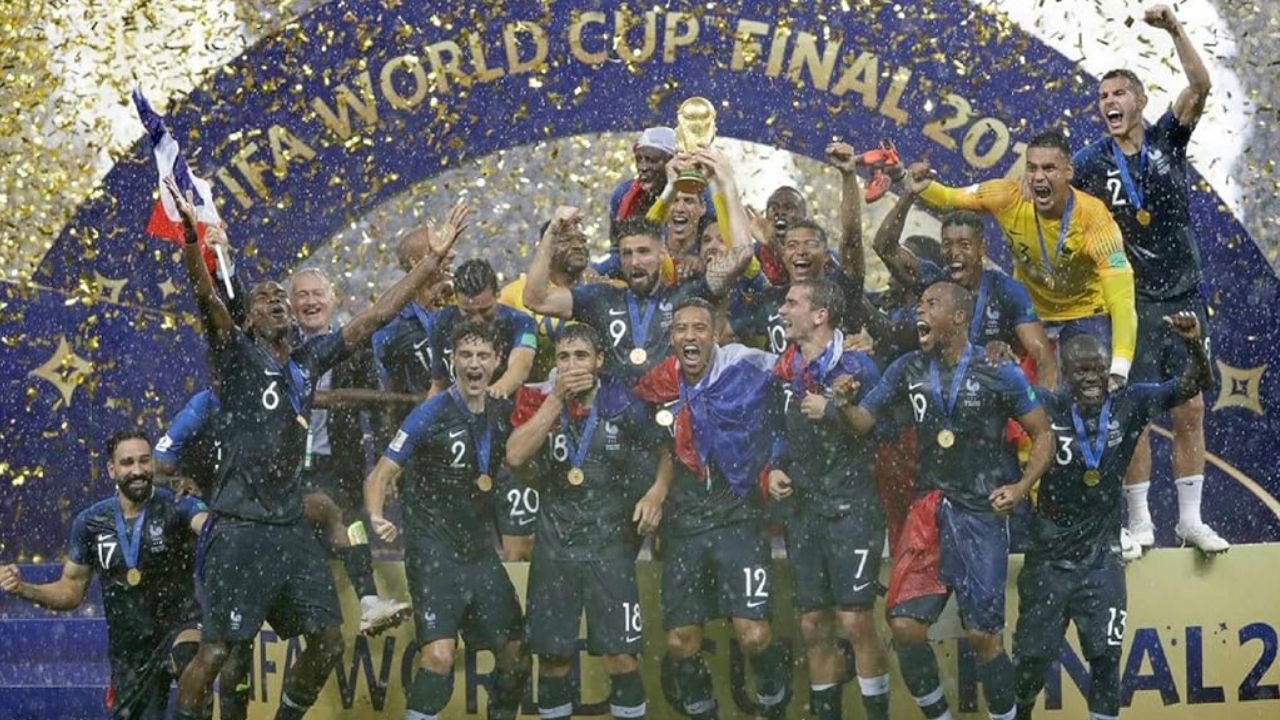 Yeşil sahaların perde arkası: Futbol tarihine damga vuran 8 belgesel