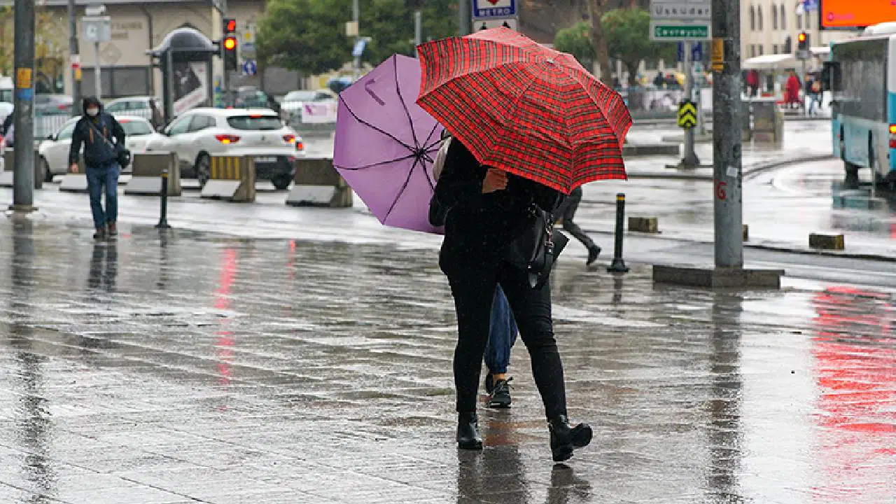 12 il için sarı kodlu alarm... Meteoroloji, saat vererek kuvvetli yağışı duyurdu