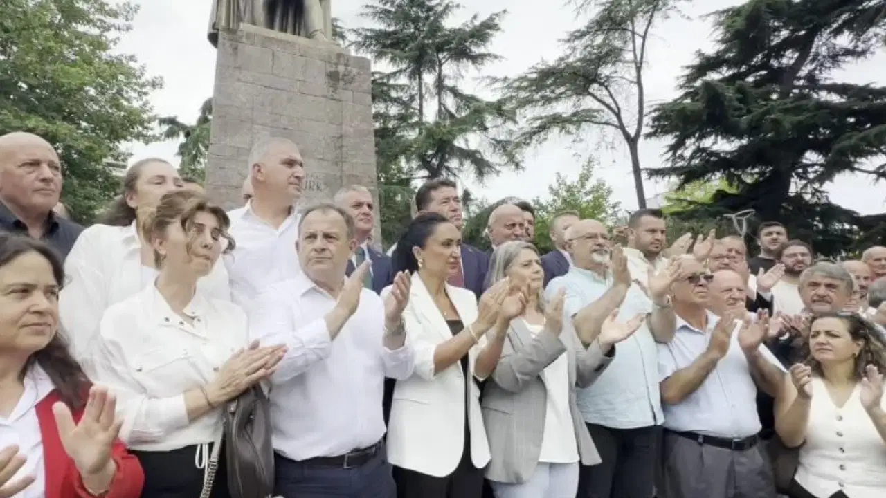CHP Trabzon örgütü istifa ederek YENİ Parti'ye katıldı