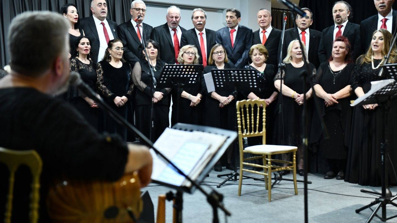 THM Topluluğu türkülerini kadınlar için söyledi