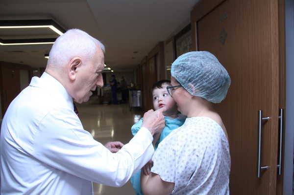 Çocuklar organ nakliyle yaşama tutunuyor