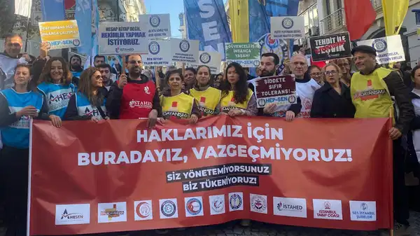 Beyaz öfke dinmedi... Sağlık emekçileri 2025'i sahada geçirdi: 'Taleplerimiz için 14 gün iş bıraktık, 52 hafta eylem yaptık'