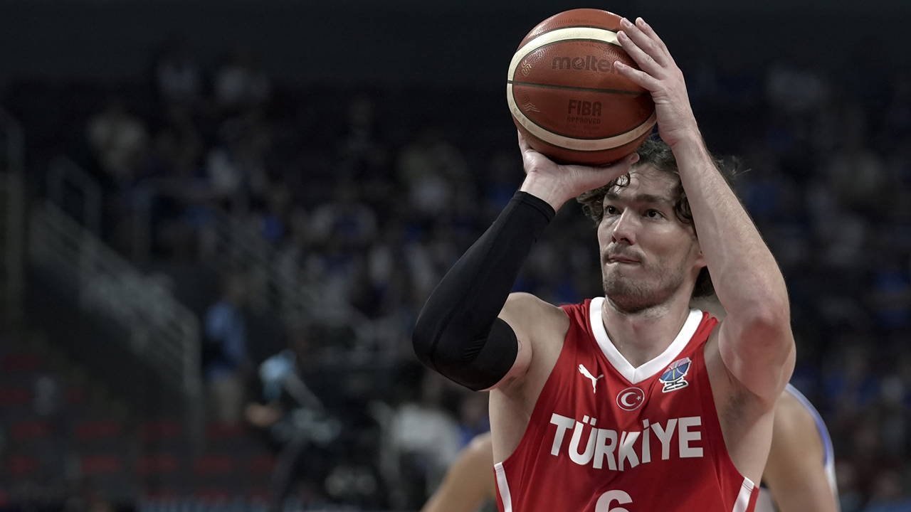 12 Dev Adam liderlik için sahada: Rakip Sırbistan!