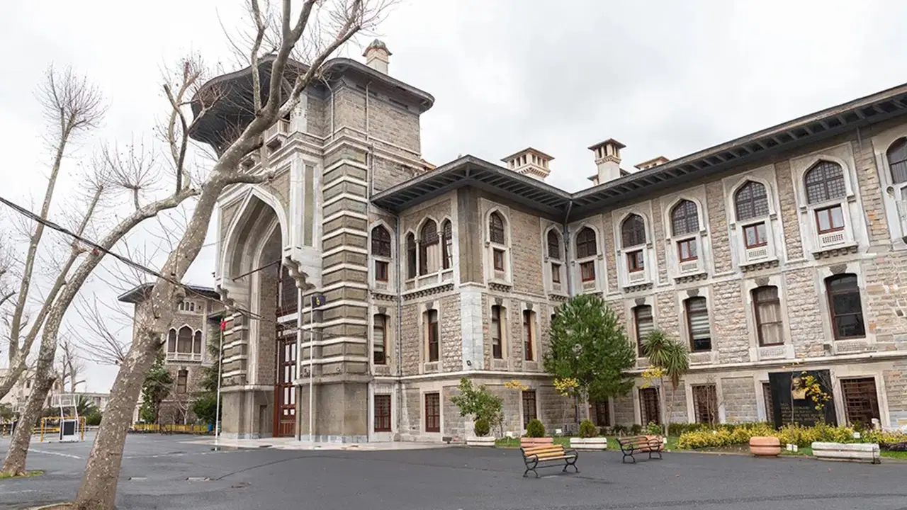 İstanbul Erkek Lisesi'nde neler oluyor? İddialar 'pes' dedirtti!