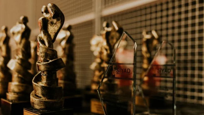 SİYAD, Toprak Işık'a verdiği ödülü iddialar nedeniyle geri çekti...