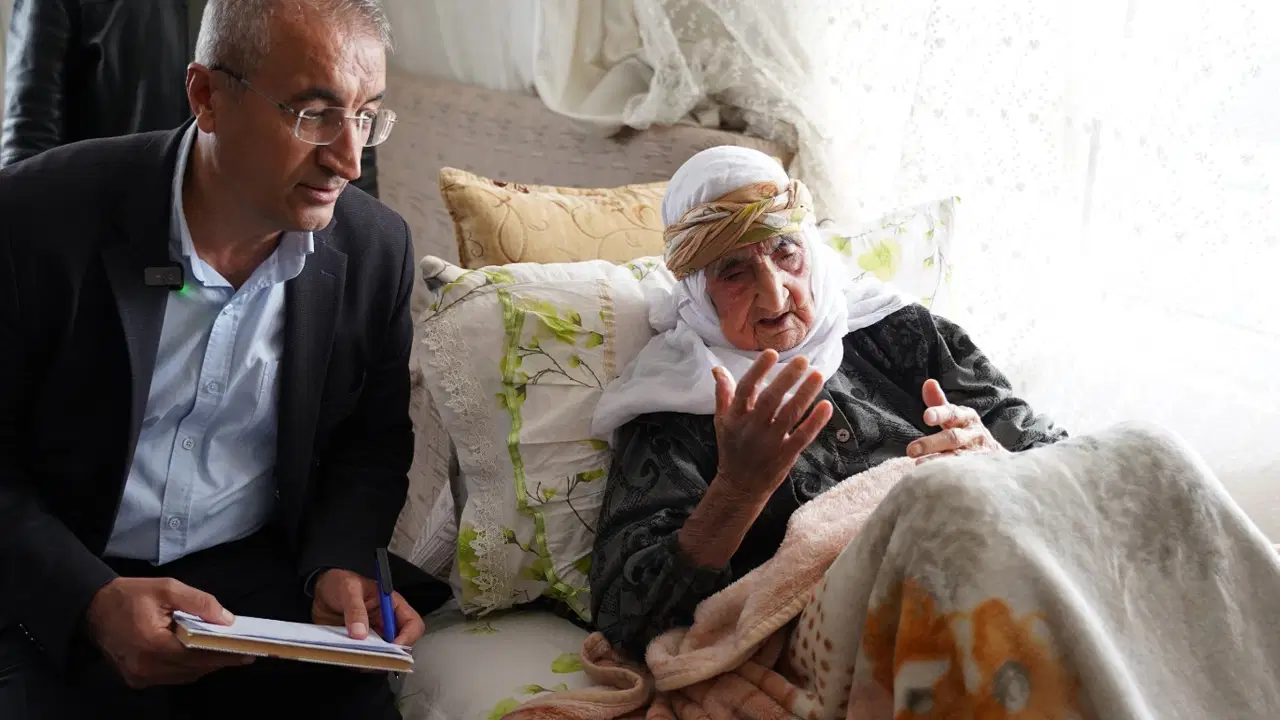 105 yaşında AKP'ye üye oldu