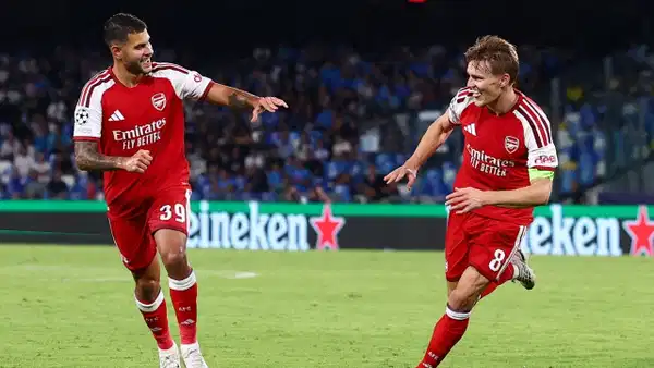 Arsenal'a Napoli deplasmanında tek gol yetti!