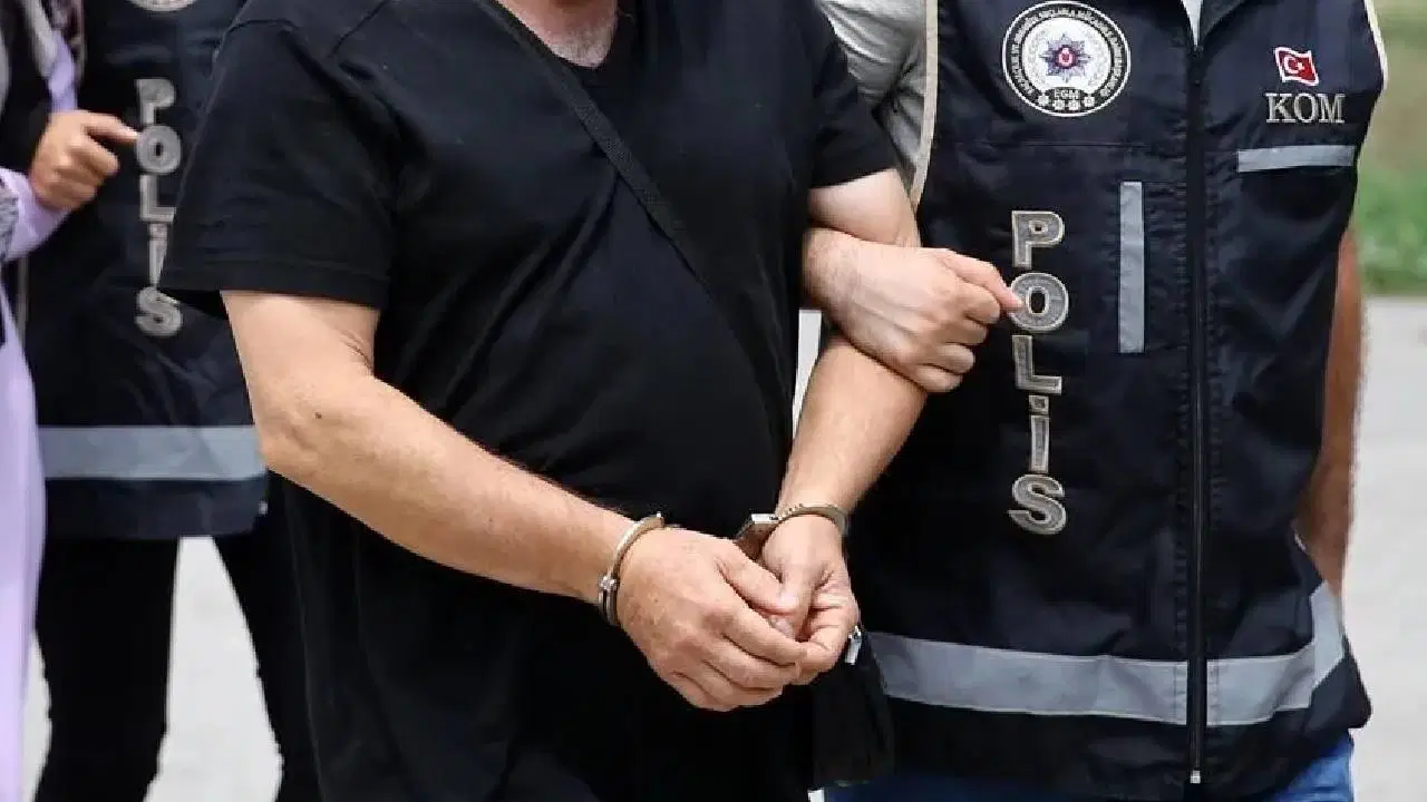 Yurt dışına kaçmaya çalışırken yakalanmışlardı: FETÖ üyeleri adliyeye sevk edildi