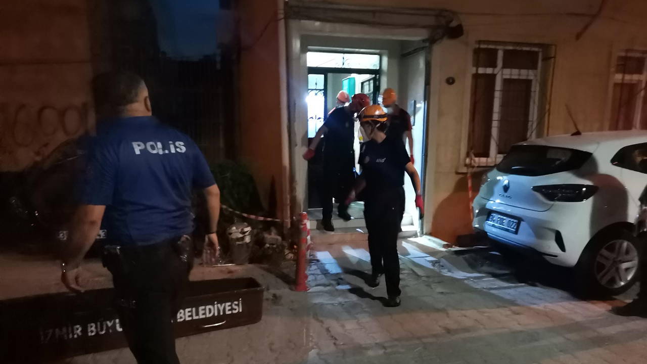 İzmir'de evde çıkan yangında hayatını kaybetti