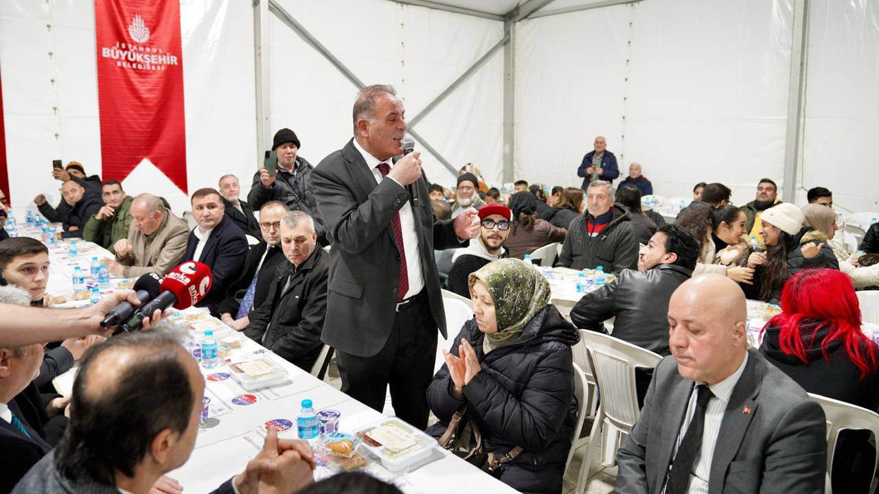 İBB Başkanvekili Nuri Aslan Bağcılar'da iftar çadırında: 'Anlayışımız yoksulun yanında, zalimin karşısında olmak'