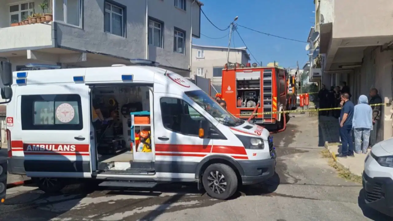 Pendik’te 2 katlı binada korkutan yangın: 1 kişi dumandan etkilendi