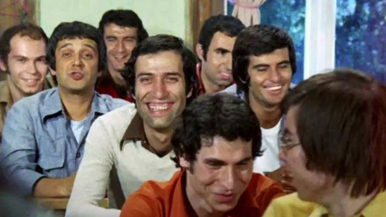 Hababam Sınıfı Sınıfta Kaldı filminin konusu ne? Hababam Sınıfı Sınıfta Kaldı filmi oyuncuları kim?