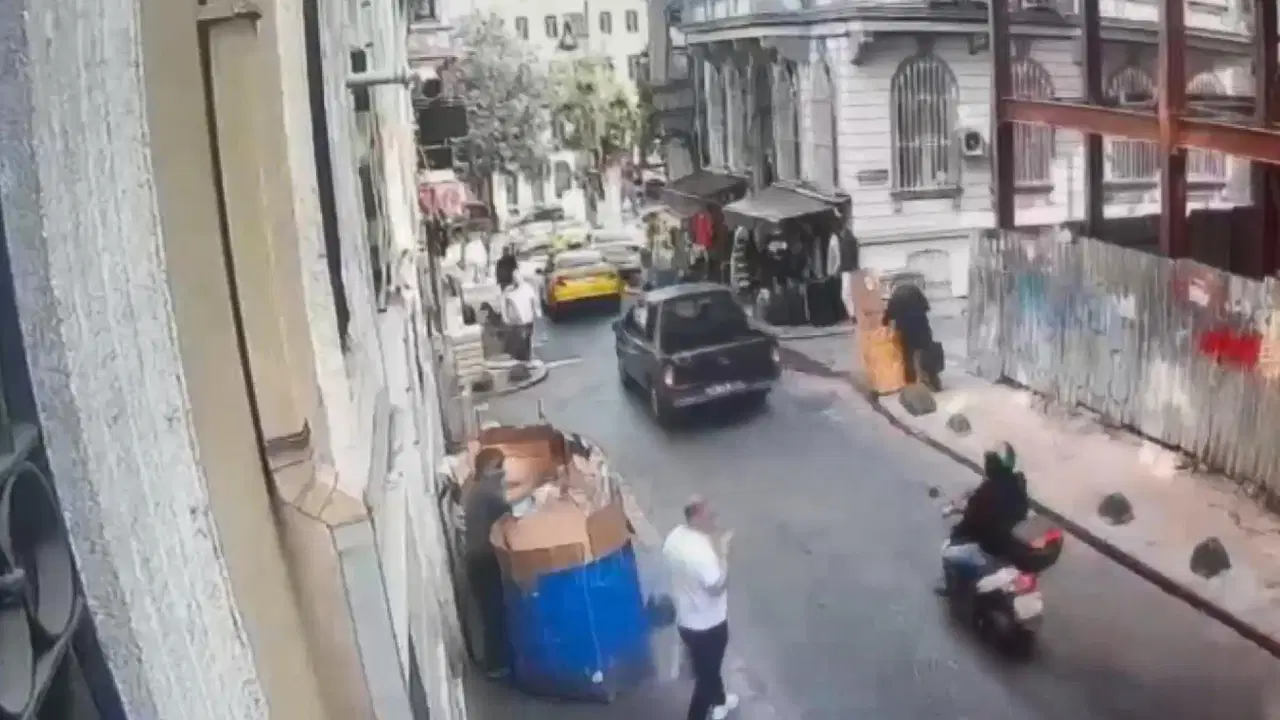Yer: Beyoğlu... Kargo paketlerini çaldı, yakayı ele verdi