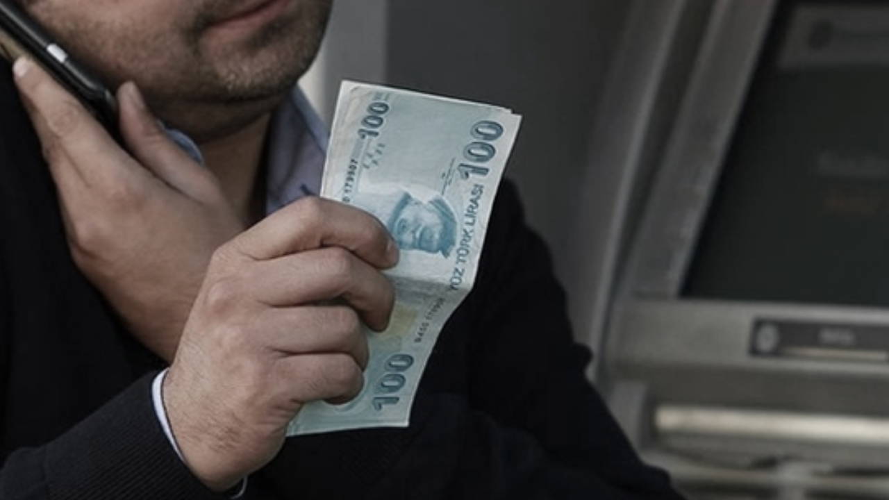 İstanbul'da kendilerini banka personeli olarak tanıtıp dolandırıcılık yapan 2 zanlı tutuklandı