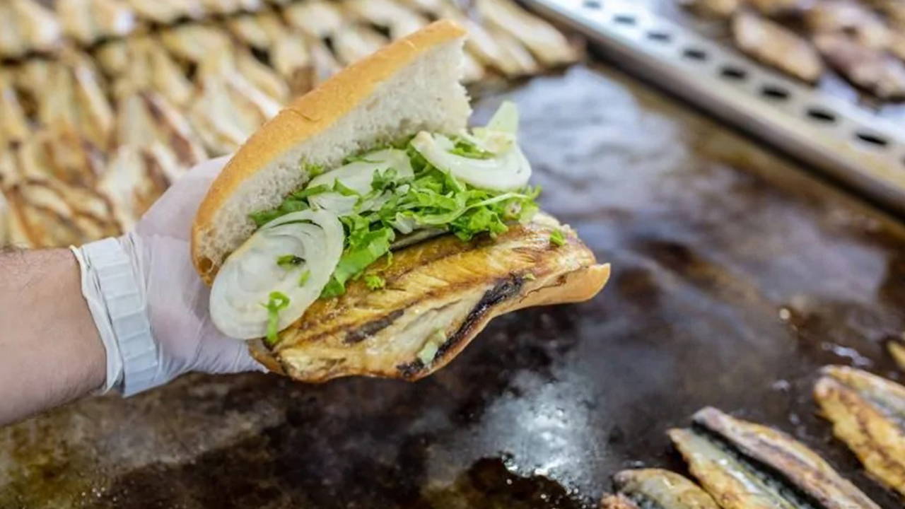 Türkiye, Ortaköy'deki kumpir ve midye faciasını konuşuyor... Uzman isim sokakta yenmemesi gereken 10 yiyeceği sıraladı