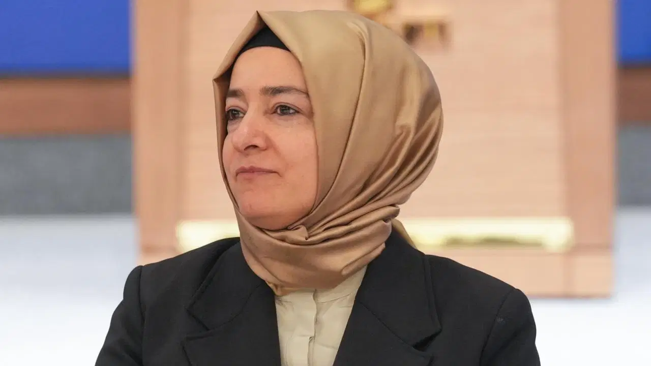 AKP'li Fatma Betül Sayan Kaya, Hadi Özışık'a konuştu: 'Anlatsam bütün gazetelerde manşet olurum'