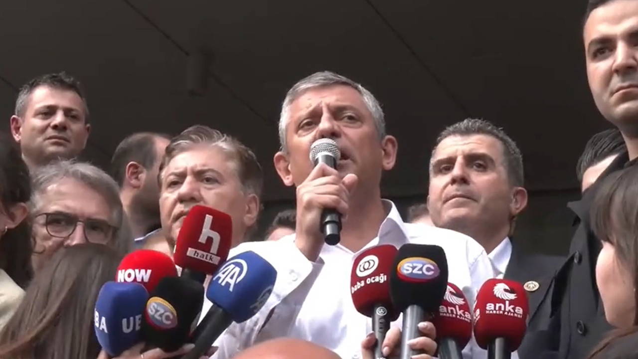 Özgür Özel, Genel Merkez önünde konuştu: 'CHP bundan sonra sokaktadır'