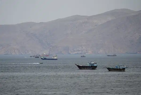 ABD ablukasına rağmen Hürmüz’de hareketlilik: Gemiler İran rotasını kullanıyor