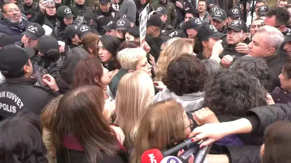 Meclis kapısı önünde 'cinsel istismar' protestosu...