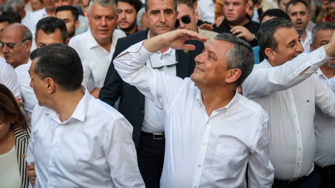 AKP'de YENİ Parti toplantıları: İşte masadaki anketin sonuçları