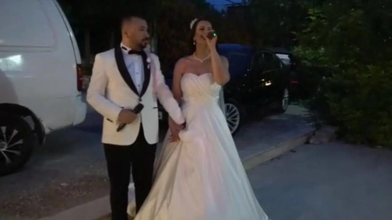 Sosyal medyada gündem olmuştu... Düğünlerinde söyledikleri şarkı başlarına iş açtı!