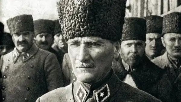Büyük Atatürk’ün 107 yıl önce yaktığı ateş yolumuzu aydınlatıyor: Umudun adı 19 Mayıs