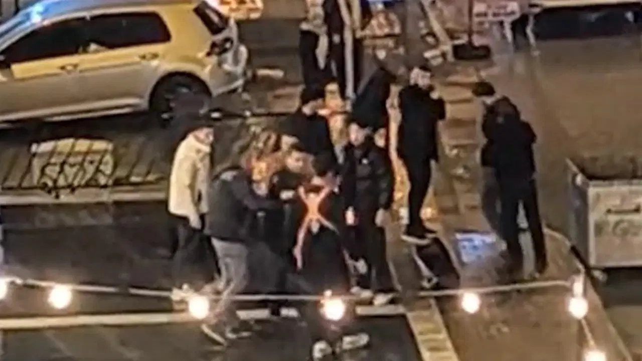 Şanlıurfa'da ortalık karıştı: Lokanta çalışanlarıyla müşteriler arasında tekmeli tokatlı kavga!