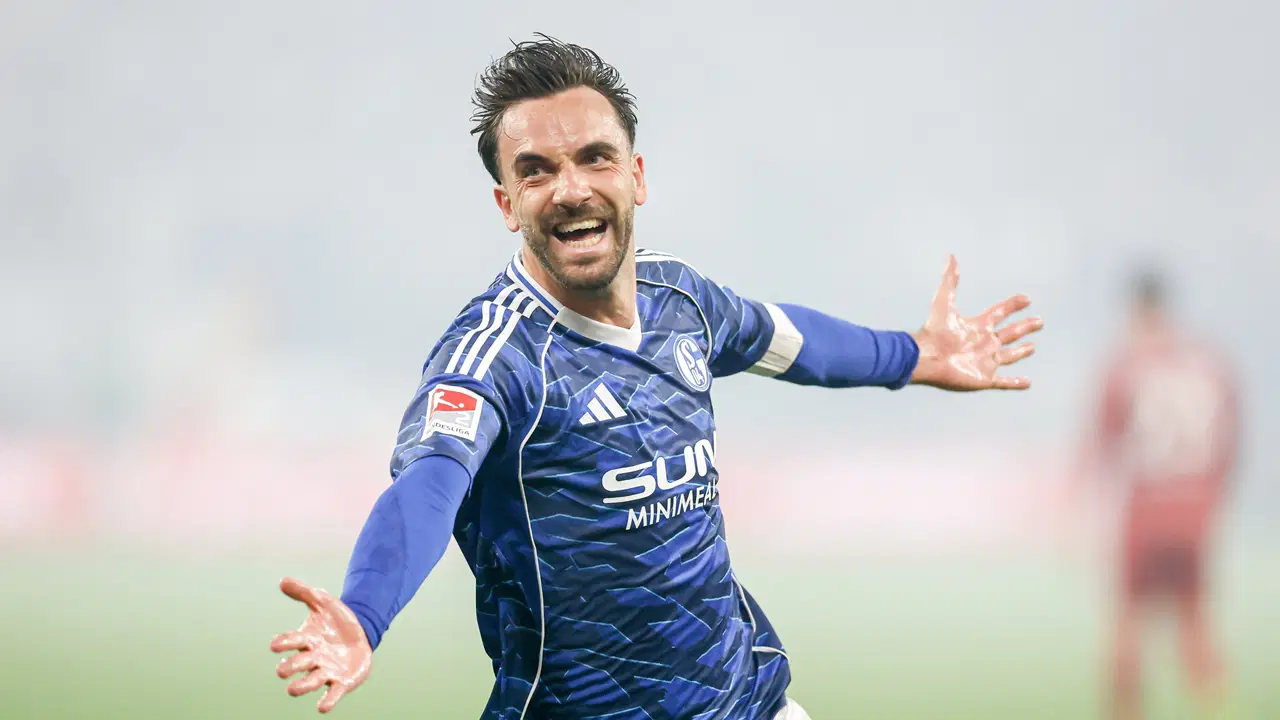 Kenan Karaman, Schalke'yi Bundesliga'ya geri döndürdü