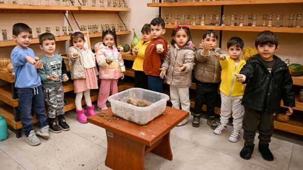 Bornova’da minik eller toprağa dokunuş