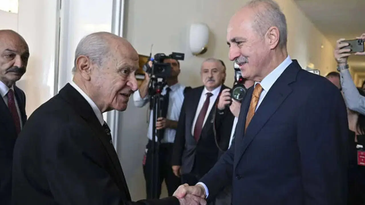 MHP lideri Bahçeli'den TBMM Başkanı Kurtulmuş'a 'çerçeve yasa' hediyesi