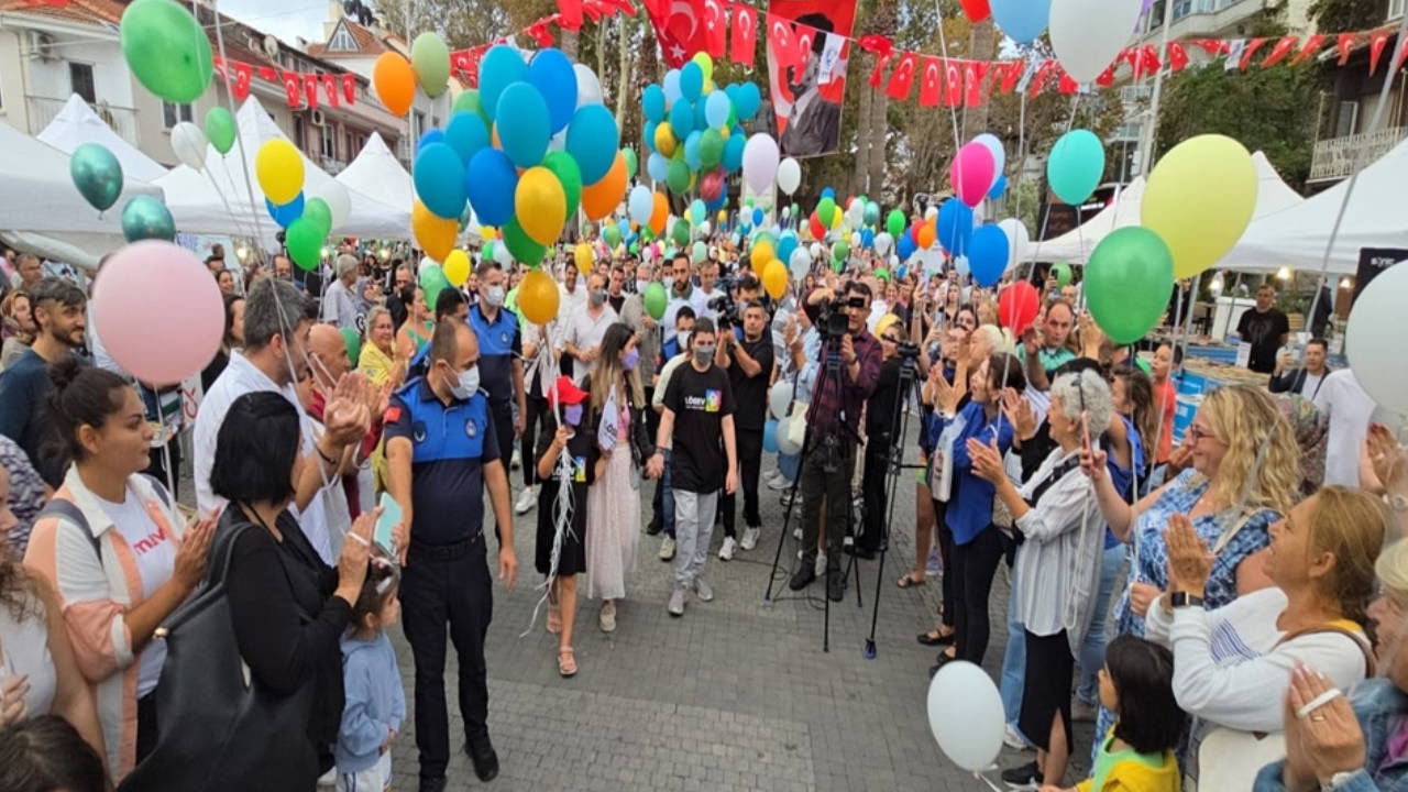 Lösemiyi yenen 11 yaşındaki Ali Demir, yüzlerce balonla karşılandı