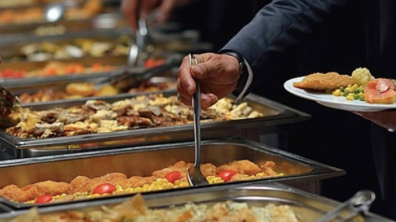 İstanbullu sofradan ve giyimden kesti: Dışarıda yemek yemek artık 'lüks'