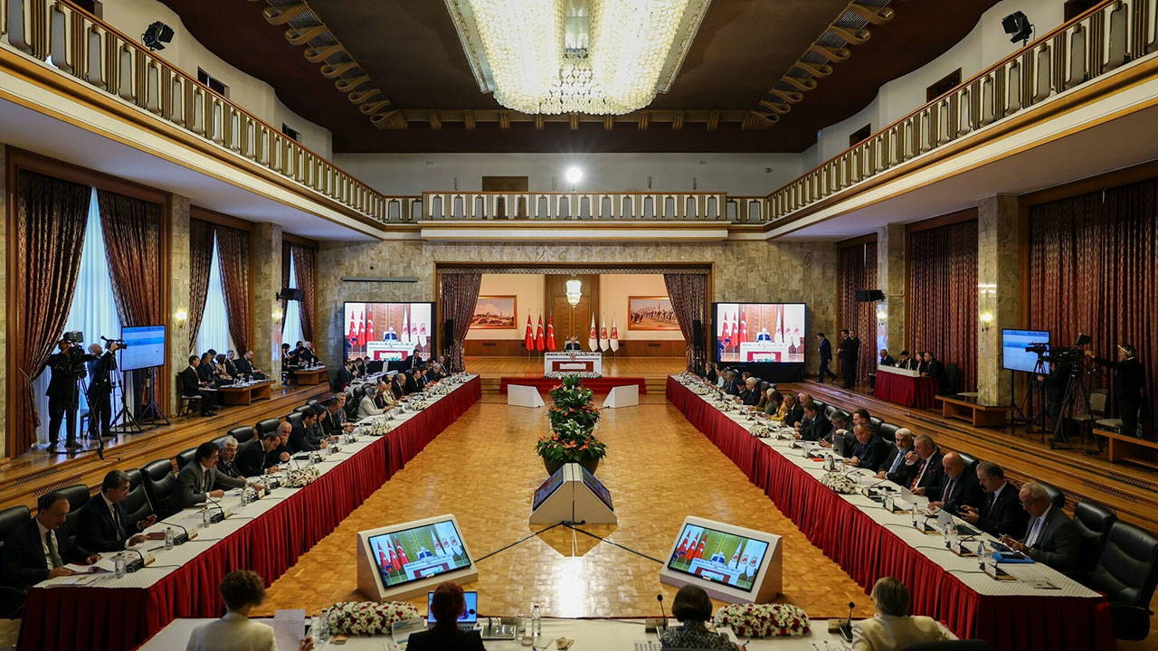 Komisyonda dinlenecek kurum ve kuruluşlar: SETA, Rawest Araştırma, Kürt Çalışmaları Merkezi, TEPAV...