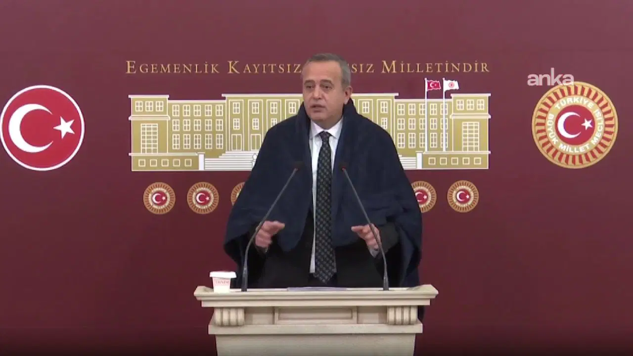 DEVA Partili Kaya'dan doğal gaz faturalarındaki fahiş artışlara battaniyeli protesto: Vatandaşın belini büken bu fahiş artışlara artık son verin