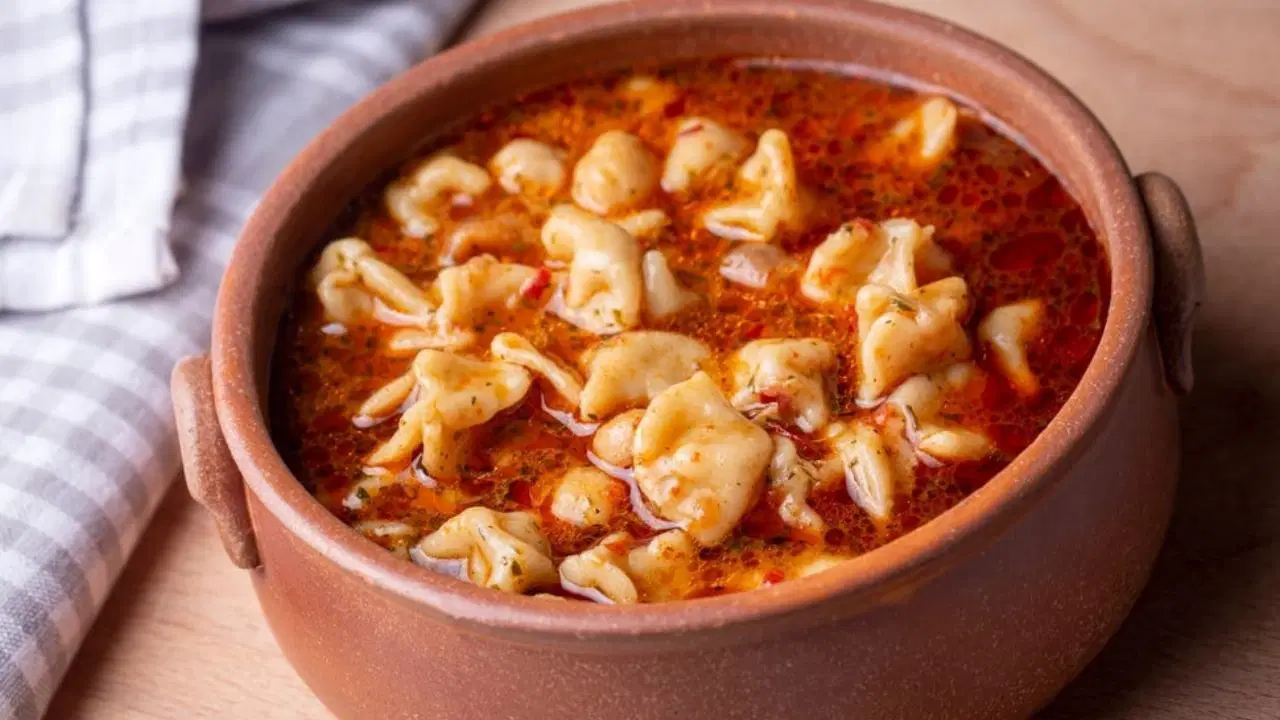 Geleneksel Türk mutfağından sıcak başlangıç: Yüksük çorbası tarifi