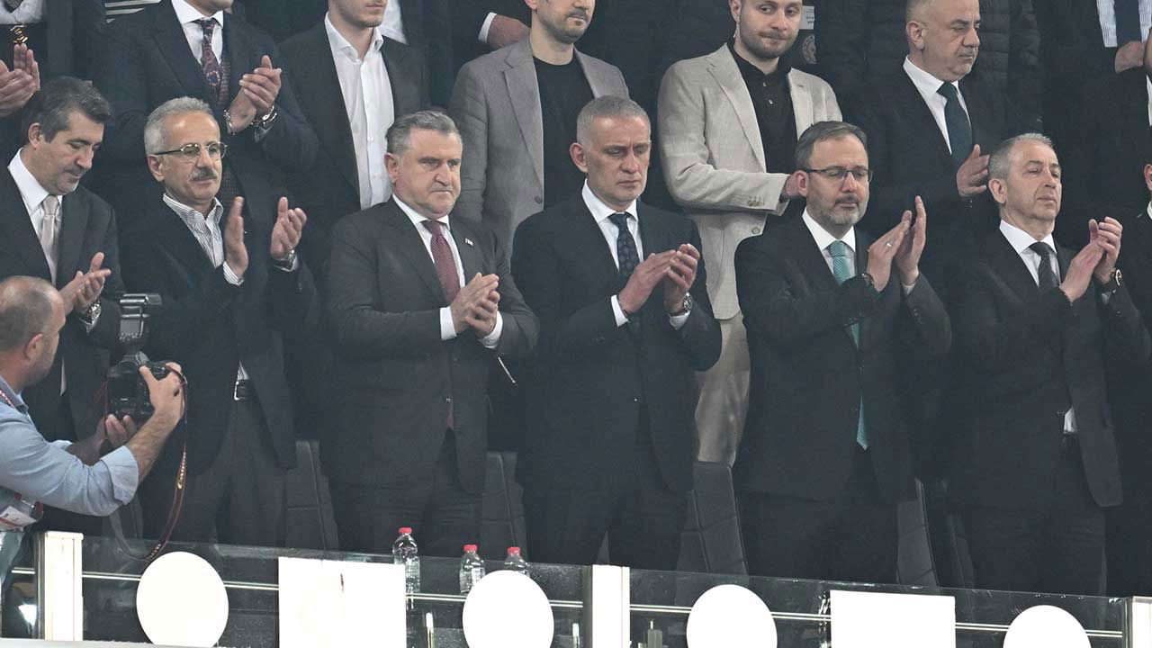 Galatasaray taraftarından Hacıosmanoğlu'na tepki!