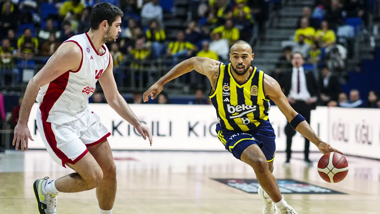 Fenerbahçe Beko, Bahçeşehir Koleji'ni devirerek liderliğe yükseldi!