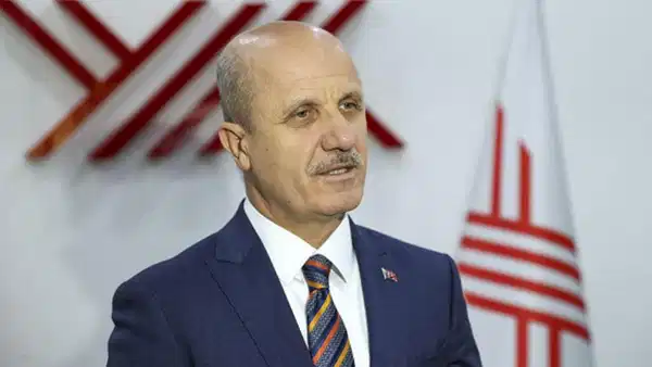 YÖK Başkanı Özvar'dan üniversitelere çağrı: 'Dersler sadeleşsin, hocalar yapay zeka eğitimi alsın'