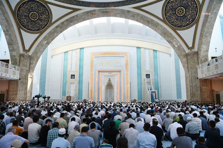 HKP'den Diyanet'in cuma hutbesine suç duyurusu: Giyim tarzı hedef alındı