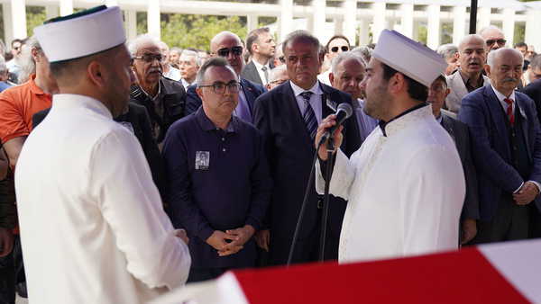 İBB'ye yeni operasyonda bugün hakkında gözaltı kararı çıkmıştı: Yasin Çağatay Seçkin babasını son yolculuğuna uğurladı