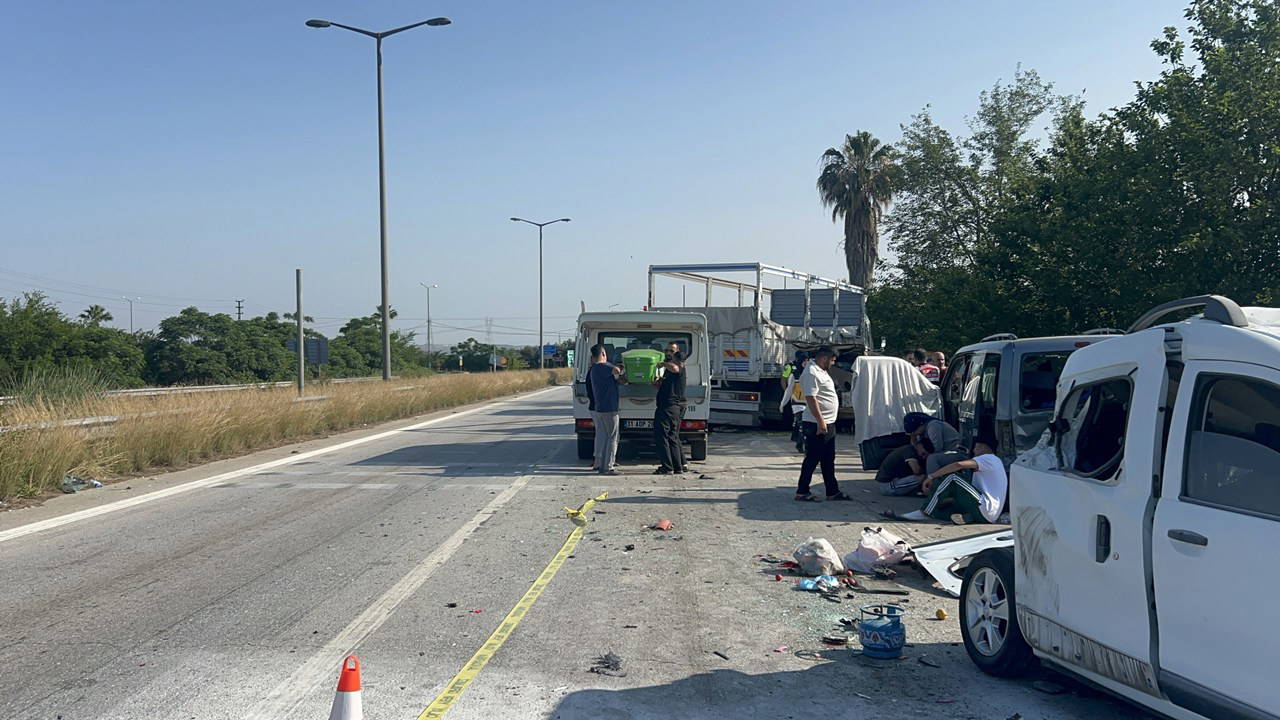 Gişelerde feci kaza: 1 ölü, 10 yaralı