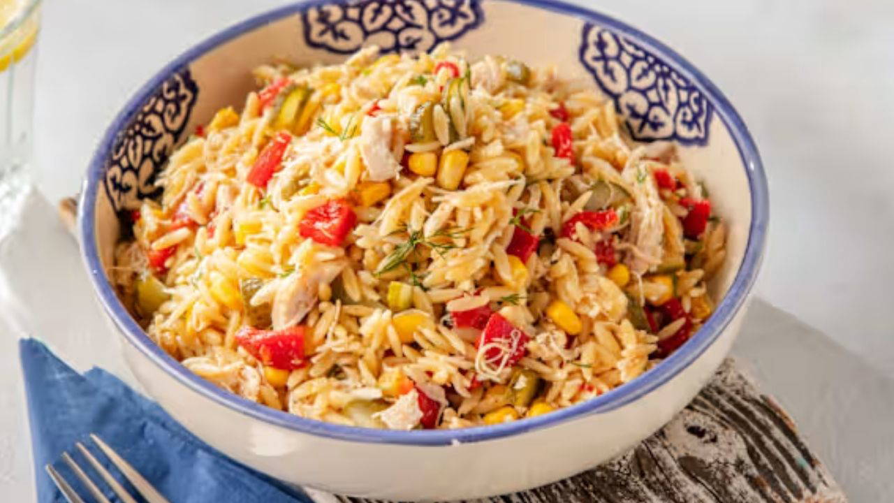 Hem pratik hem doyurucu: Tavuklu arpa şehriye pilavı tarifi