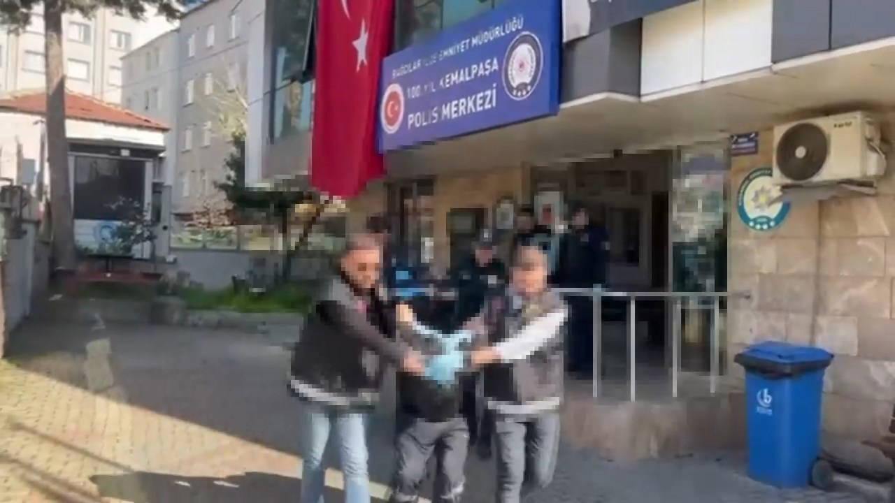 Bağcılar'da bıçaklı kavga: Müdahale eden 2 polis memuru yaralandı