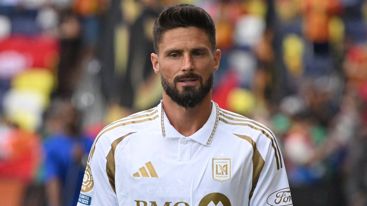 38 yaşındaki Olivier Giroud yeni takımına imzayı attı!