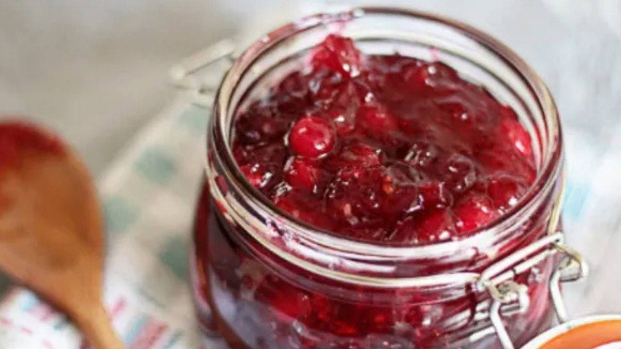 Kışın en güzel tadı: Kızılcık reçeli tarifi