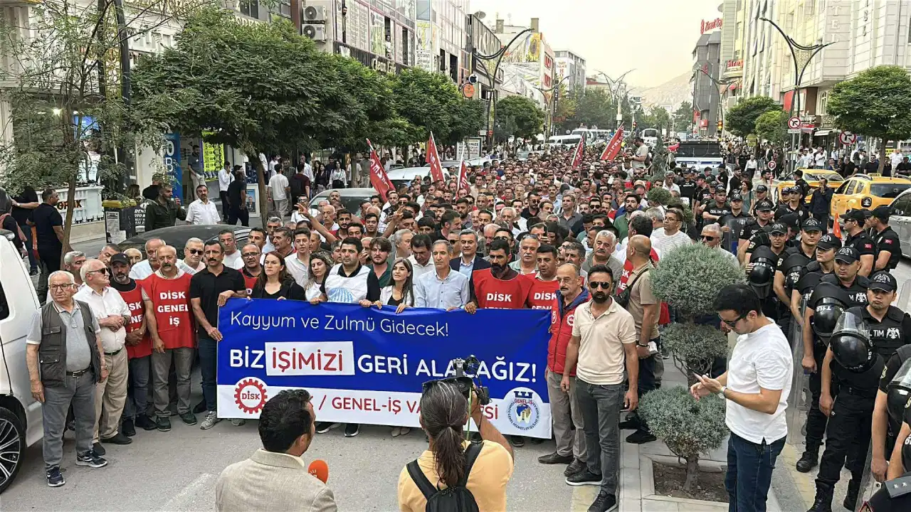 Van'da kayyum yönetimi 223 işçiyi işten çıkardı... Emek ve Demokrasi Platformu'ndan protesto