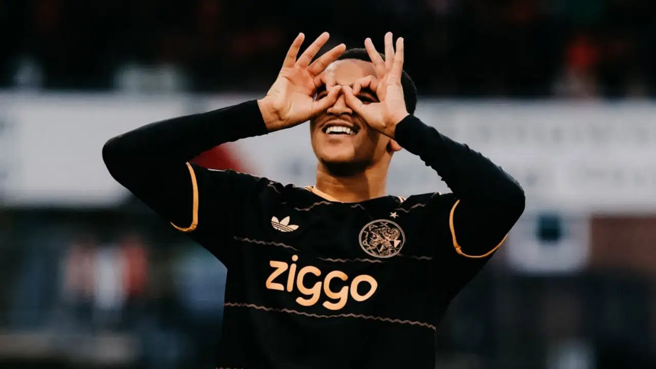 Ajax deplasmanda üç puanı kaptı!